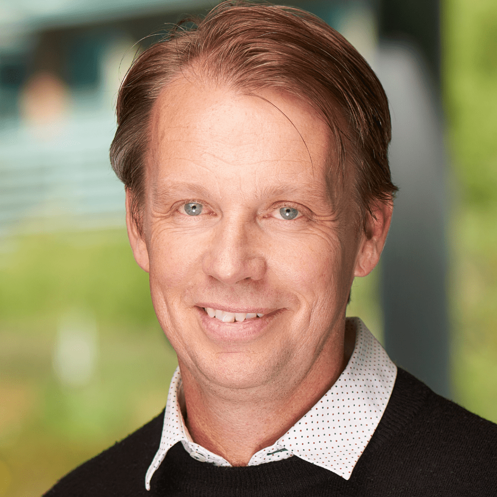 Headshot of Dr Peter Leadbetter
